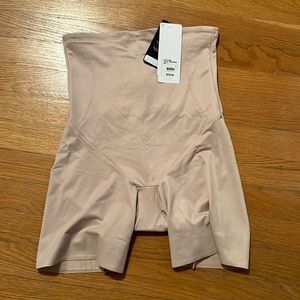 Extra firm shape control